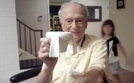 Menina de 11 anos vira multimilionária ao inventar caneca que transforma vida de avô com Parkinson