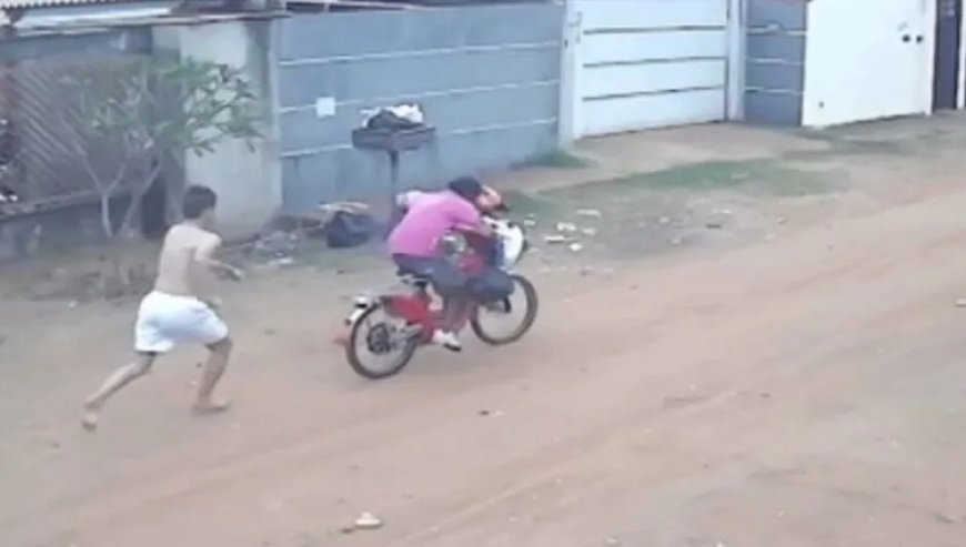 VÍDEO: Morador corre atrás de ladrão que invadiu casa e furtou bicicleta elétrica