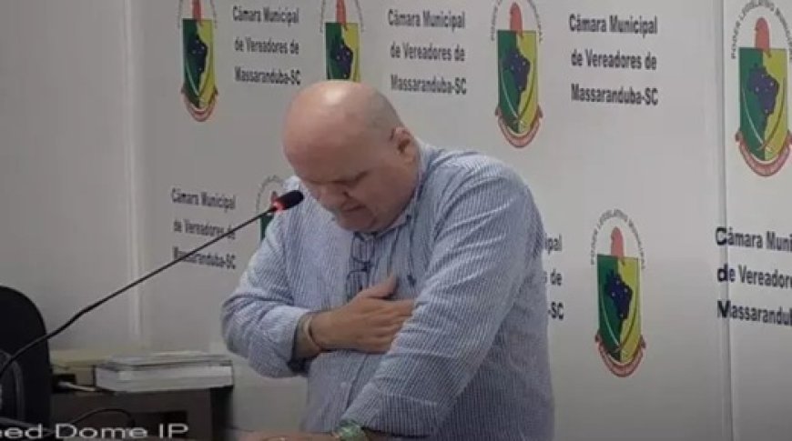 Vereador passa mal e desaba durante discurso no plenário em SC