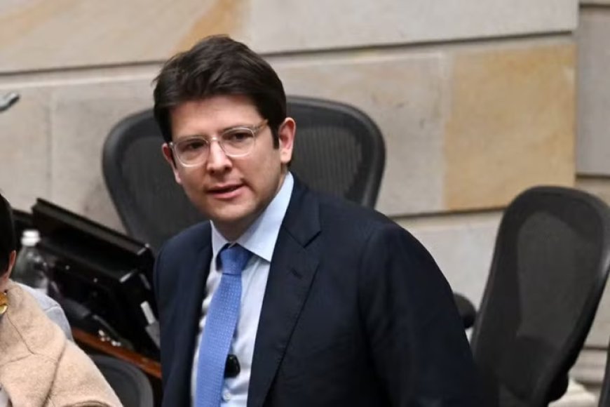 Pré-candidato à presidência Miguel Uribe Turbay morre após ser baleado