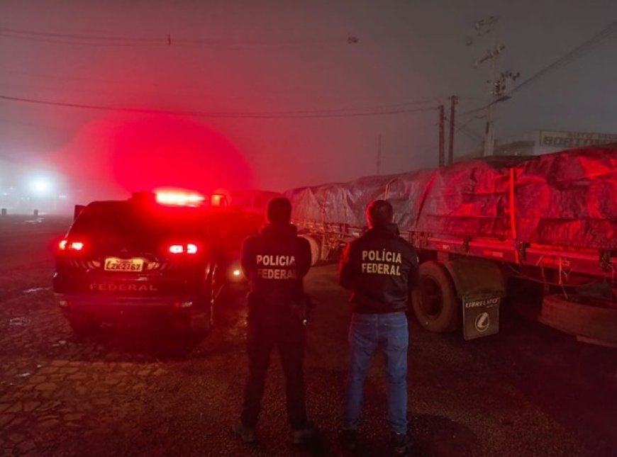 PF apreende carreta com carga de abóboras em travessia irregular na fronteira com a Argentina