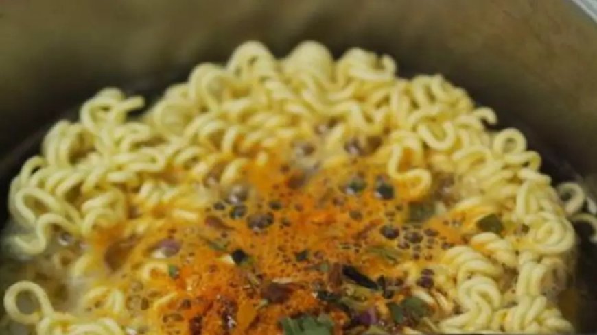 Adolescente de 13 anos morre após comer macarrão instantâneo e acende alerta