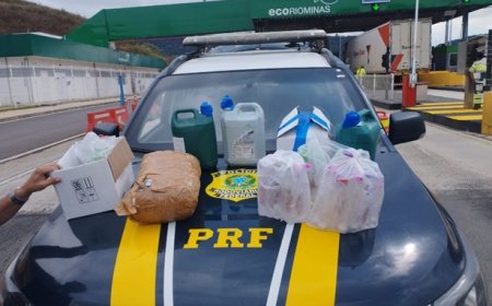 PRF flagra dupla com 1.000 pinos de Cocaína e 30 litros de Lança Perfume na BR 116 em Leopoldina (MG)
