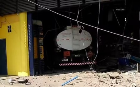 Caminhão com carga inflamável atinge loja de ferragens e provoca desabamento parcial