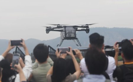 Carros voadores colidem e pegam fogo durante ensaio de show aéreo na China