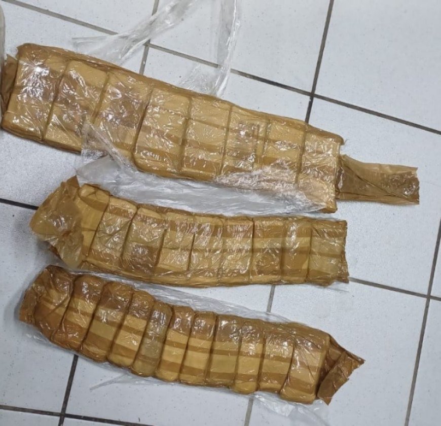Com drogas coladas ao corpo, mulher é flagrada pela PRF em ônibus na BR-101