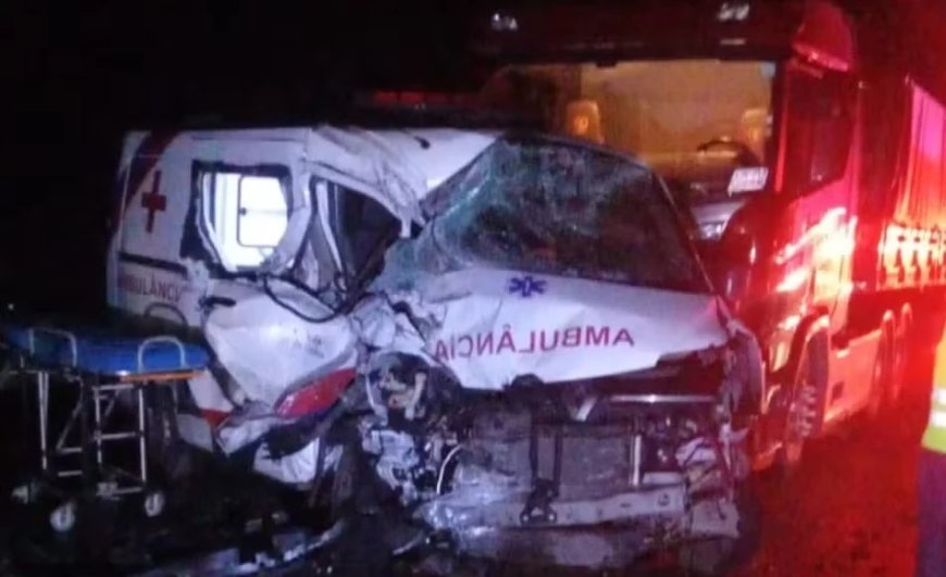 Mulher morre e seis pessoas ficam feridas após batida entre carro, ambulância e três caminhões na Bahia