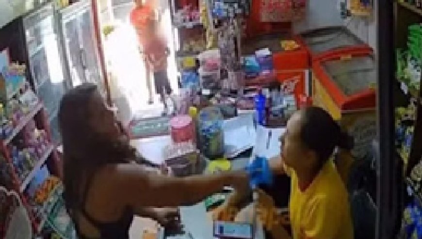 Mulher agride atendente com chinelo após filho gastar R$ 10 em mercado