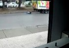 Vídeo: homem se pendura em caminhão, cai e é arrastado por rua