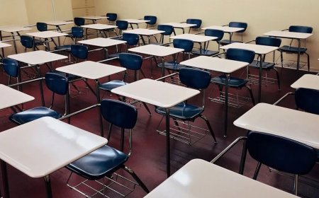 Professor é investigado após ameaçar alunos com arma falsa