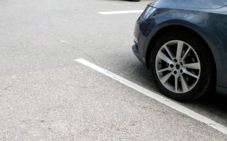 Jovem pula em carro para salvar motorista que perdeu a consciência