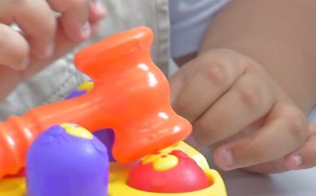Madrasta é condenada a mais de 8 anos de prisão após torturar menino autista e dar cerveja para ele beber