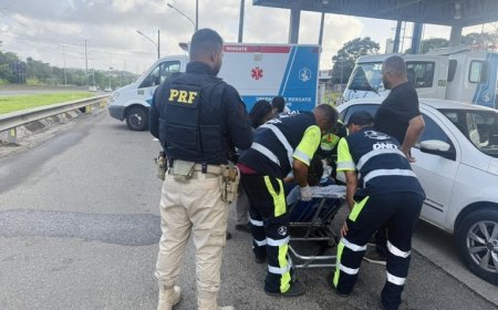 Corrida contra o tempo: PRF ajuda gestante a dar à luz na BR-324