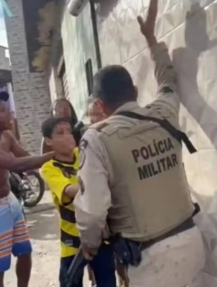 Policial militar dá tapa em rosto de mulher durante festa de infantil
