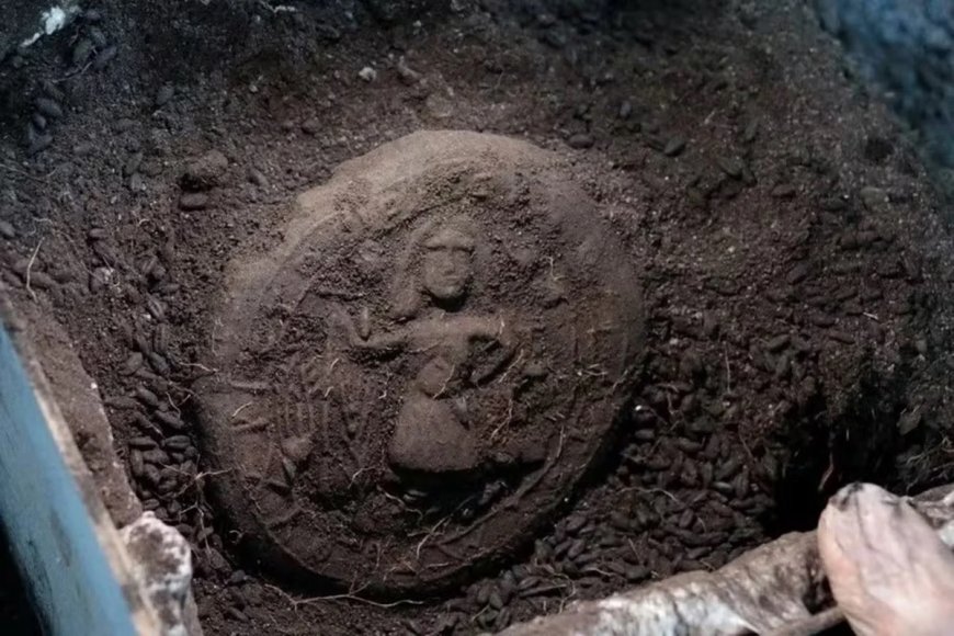 Pão de 1,3 mil anos com imagem de Cristo é encontrado