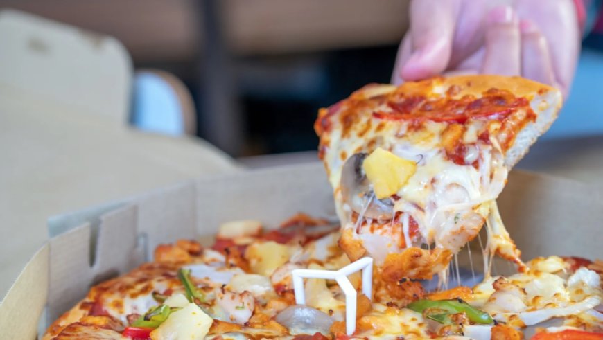 Mulher morre após comer pizza no interior de SP; polícia investiga