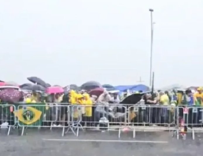 Vídeo mostra momento exato de queda de raio em grupo de Nikolas Ferreira; assista