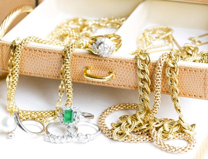 Golpistas penhoram biju como se fosse ouro e deixam rombo em banco