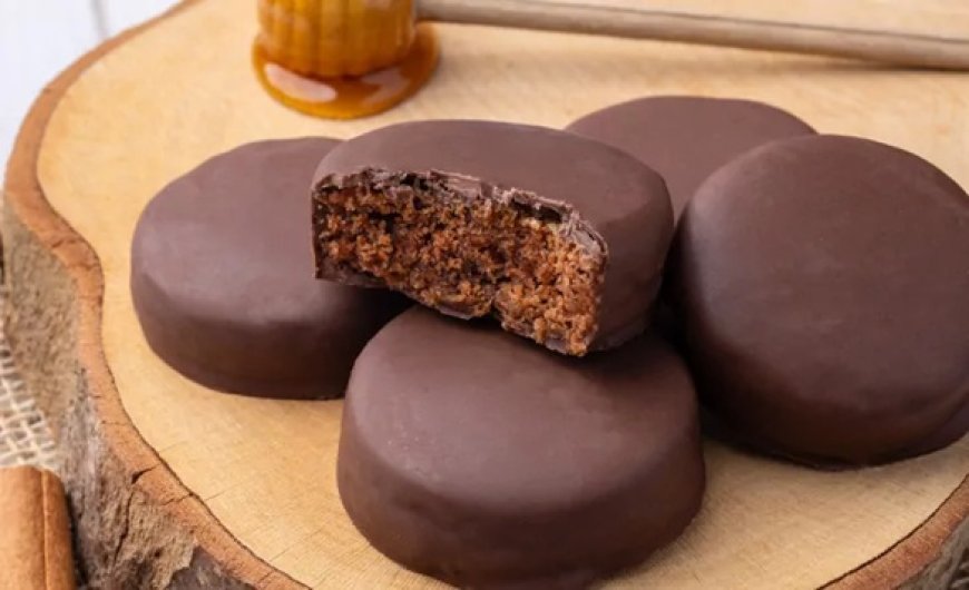 Pão de mel com larvas: empresa é condenada após denúncia de consumidora