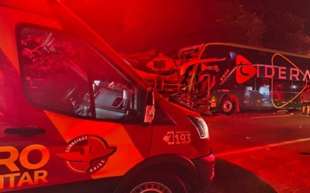 Noite de terror na BR-153: colisão entre carreta e ônibus deixa 18 feridos