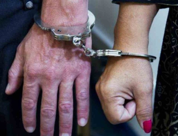 Casal é flagrado em ato sexual em praça pública e acaba preso