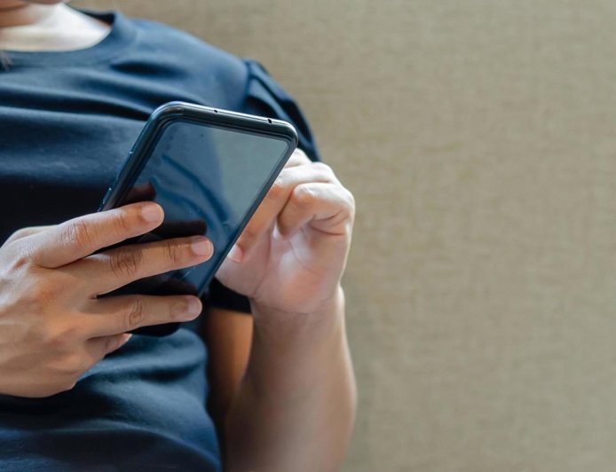 Homem corta pescoço da mulher por não aceitar que ela tivesse senha no celular