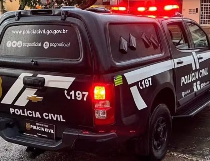 Homem mata o próprio irmão a facadas e esconde corpo no quintal de casa