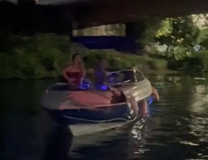 Homem morre após lancha com 7 pessoas bater em pilastra de ponte