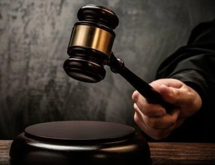 Mulher é presa por engano após ser confundida com irmã gêmea