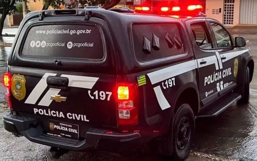 Homem mata o próprio irmão a facadas e esconde corpo no quintal de casa