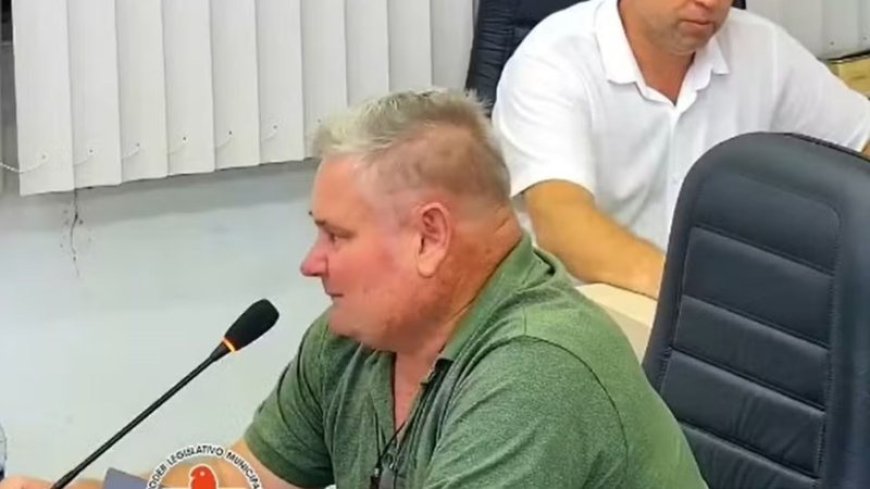 Vereador propõe matar cães de rua: 'Fazer um servicinho'