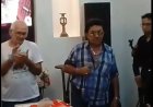 Cantor faz show em velório de fã e vídeo viraliza