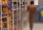Totalmente nu, homem invade shopping, furta cerveja e acaba preso