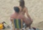 Casal é flagrado em cena picante na praia ‘Canto dos Amores’