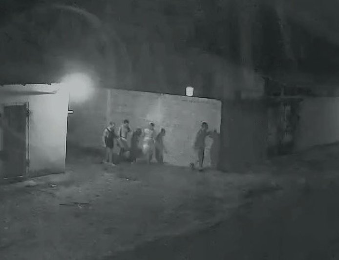 14 presos fogem de madrugada e são filmados andando livremente após fuga