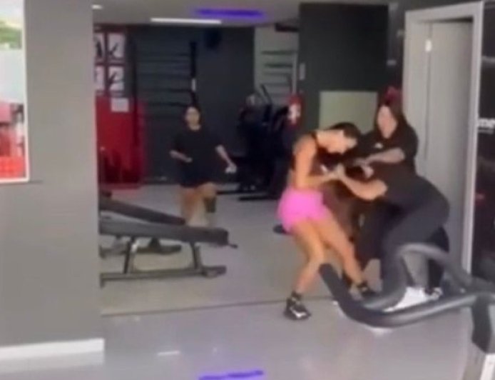 BARRACO! Influenciadora famosa invade academia, agride mulher e expõe traição do marido em desabafo explosivo; veja vídeo