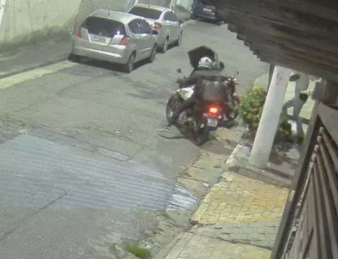 Emboscada frustrada: Suspeitos de 19 e 21 anos morrem após tentarem assaltar policial