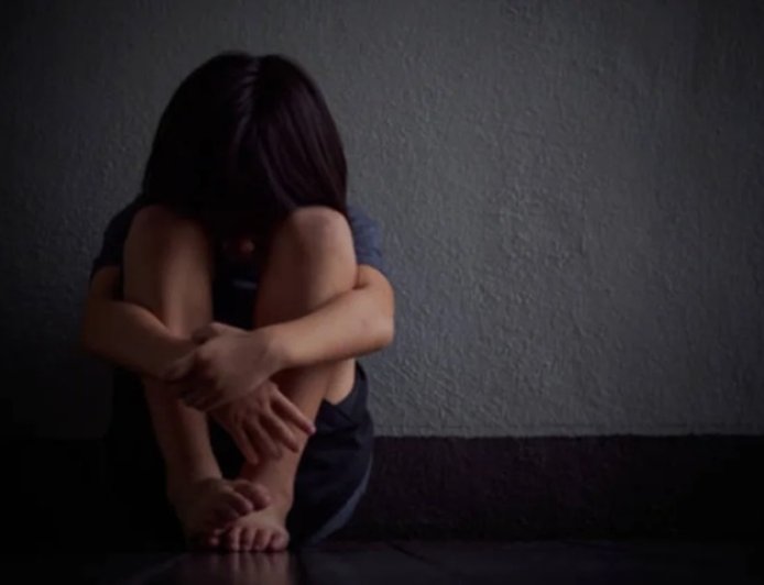 Justiça com as próprias mãos: Pai suspeito de abusar da filha autista é agredido por testemunhas