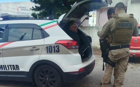 Norte-americano é levado ao hospital após esconder R$ 700 no corpo dentro de delegacia em SC