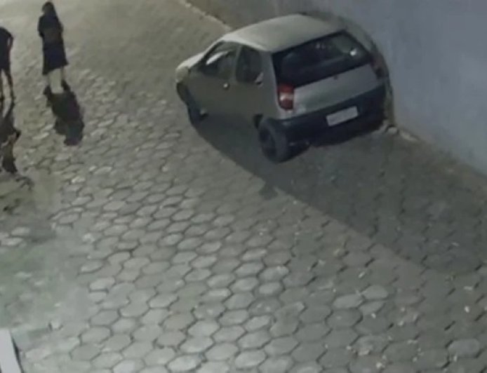 “Medo”, diz dono de carro que ligou sozinho do lado de cemitério