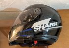 Mulher furta capacete de vizinho para não se atrasar para o trabalho e acaba presa