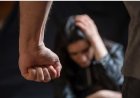 Mulher rasga o saco do marido com as unhas durante briga