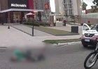 Vídeo mostra PM atirando várias vezes em homem e chorando ao tentar salvá-lo após os disparos