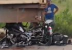 Médico sai do trabalho para abastecer moto e morre após colisão com carreta parada em rodovia