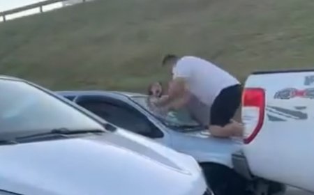 Vídeo: homem danifica carro da ex ao encontrá-la com novo companheiro