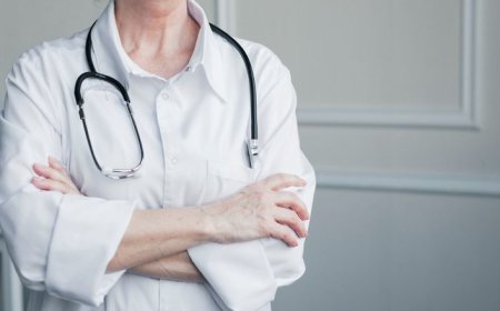 Médica é afastada após chamar agente de saúde de “evangélica do demônio” em vídeo