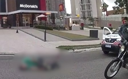 Vídeo mostra PM atirando várias vezes em homem e chorando ao tentar salvá-lo após os disparos
