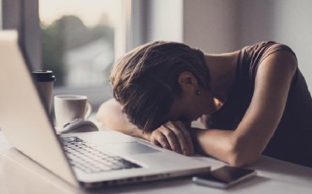 Cansaço ou Doença? Psicóloga explica como diferenciar os sintomas de Burnout e Depressão