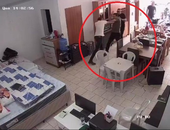 Vídeo: prefeito é flagrado agredindo vereador em loja de móveis