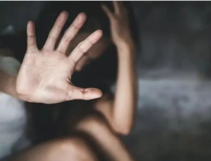 Homem arranca calcinha de mulher e tenta estuprá-la: “Me dá ou te mato”